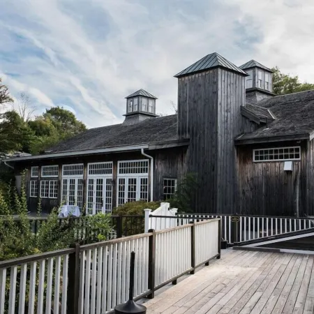 The Red Lion Inn Resort 1704 Отели рядом с достопримечательностью «Пляж Нантаскет»