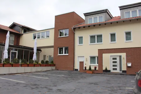 Landhaus Jägerkrug Отели рядом с достопримечательностью «Падерборнский собор»