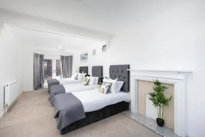 Skyvillion - Enfield 4Bed House W/Garden + Parking