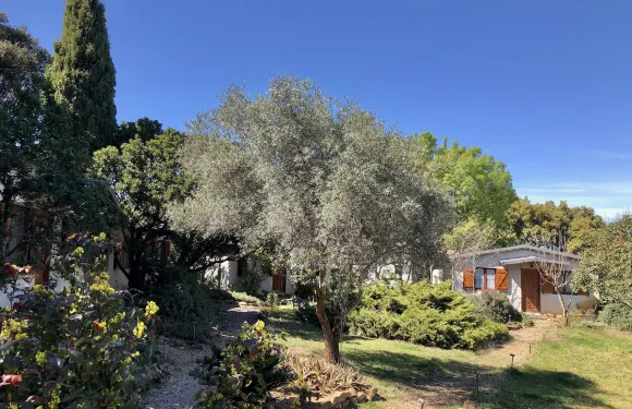 靠近阿爾克諾克酒店