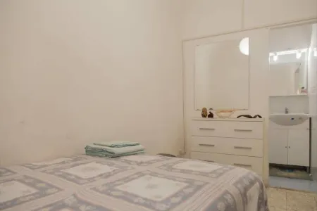 1 Bed Flat - Sleeps 2 - Parking Отели в г. Пинья