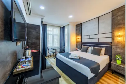 La Pazza Suites