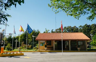 Camping Rural Ría de Arosa II Hotels near Estación de autobuses da Pobra do Caramiñal