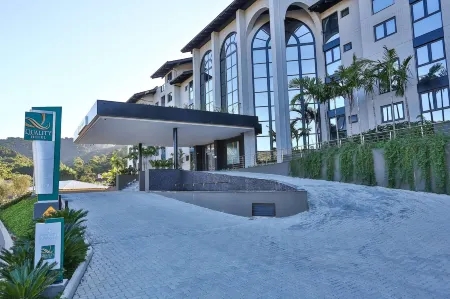 Quality Hotel Blumenau Отели рядом с достопримечательностью «Quebec Bridge»