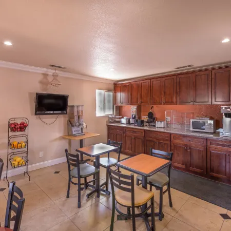 Edge Water Inn