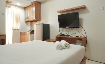 Cozy and Strategic Place Studio at Margonda Residence 4 Apartment
