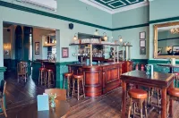 The Old Coffee Tavern Hotels in Warwick