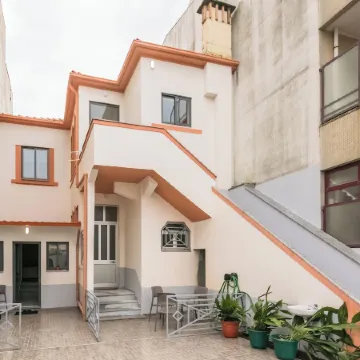 Apartamento A Francos Artist Painting 1