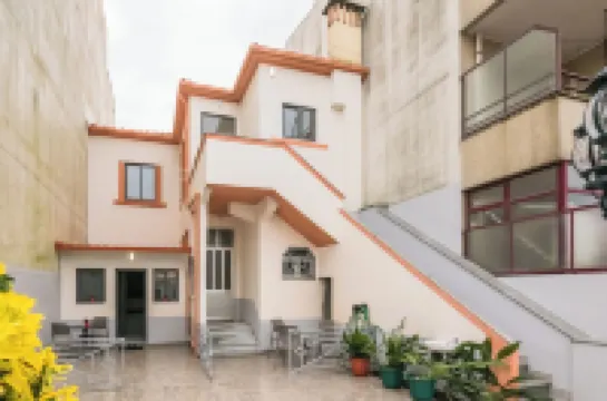 Apartamento A Francos Artist Painting 1