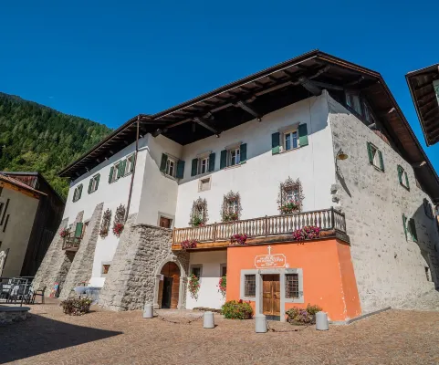 Palazzo Lodron Bertelli. Dimora Storica & Spa Hotels in Caderzone Terme