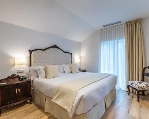 Suite Home Pinares Hotels near Magdalena Palace