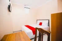 RedDoorz Plus @ Pogung Raya Hotels in Mlati