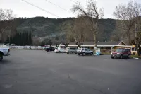 阿珀萊克藍湖小屋 - 停車場