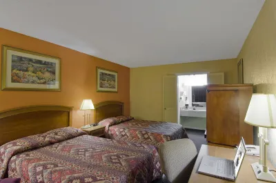 Americas Best Value Inn Marion Hotel dekat Stengel True Museum