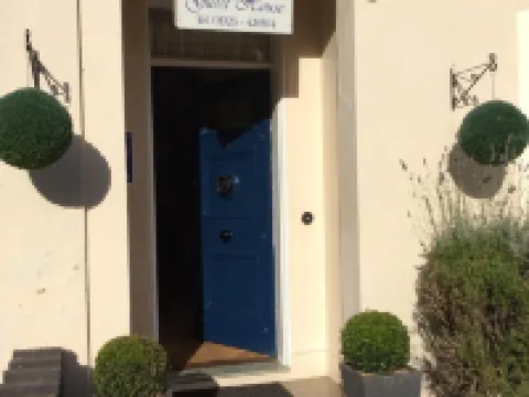 Hedley Villa Guest House Hotels near Leamington Spa Tourist Information Centre