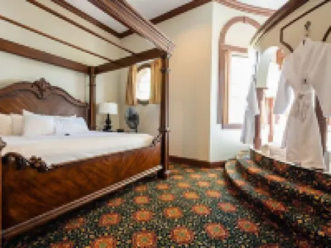 Chateau Avalon Hotels in Wyandotte County