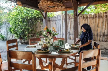 The Gili Beach Resort Отели рядом с достопримечательностью «Gili Trawangan Turtle Hatchery»