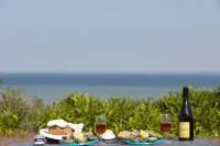 La Metairie-Du-Vauhariot - Vue Mer et Mont Saint Michel - Piscine Chauffée - Accès GR34 Hotels in Cancale