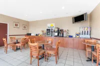 Days Inn & Suites by Wyndham Seaford - breakfast