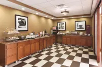 Hampton Inn & Suites Greenfield Hotels in Shelburne