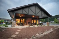 Bakers Sunset Bay Resort Hotel di Lake Delton
