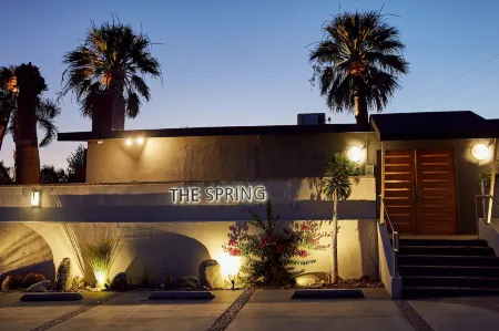The Spring Resort & Spa Отели рядом с достопримечательностью «Desert Hot Springs Chamber-Commerce»