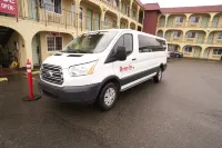 Skyway Inn - Seatac - parking