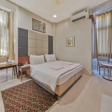 Elphinstone Hotel Отели рядом с достопримечательностью «Mani Bhavan Gandhi Museum»