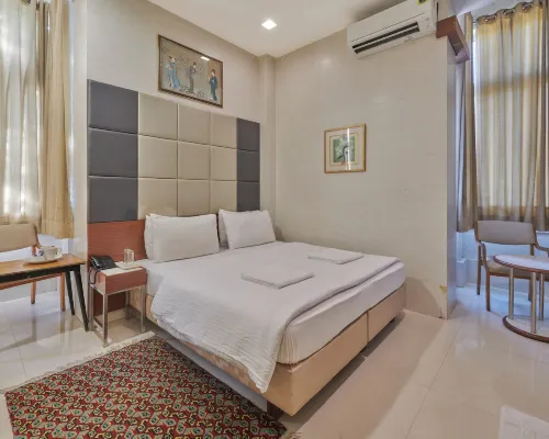 Elphinstone Hotel Hotels near RBI
