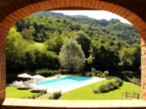 เตนูตา ปอจโจ มาริโน โรงแรมในDicomano