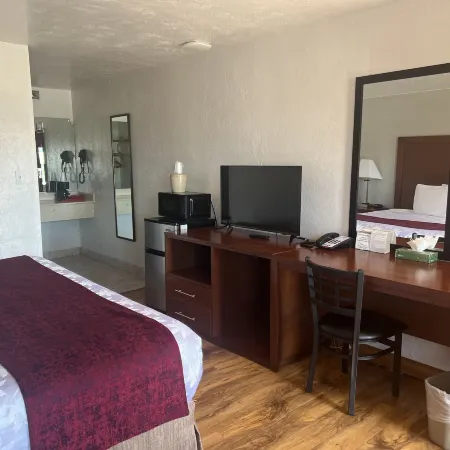 Red Carpet Inn Medford