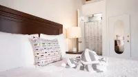 Lazy Parrot Inn Hotels in Rincon