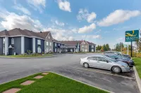 Quality Inn & Suites - parking