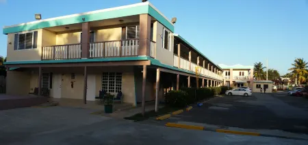 Combate Beach Resort Отели в г. Бокерон