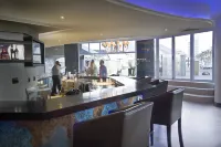 Blue Waters Hotel - ที่มีบาร์
