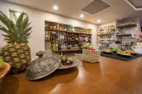HIGHCLERE HOTEL AND SPA - bar