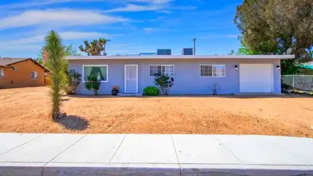 Little Cottage - Stargazing in Jacuzzi - Cozy Vibes! Отели рядом с достопримечательностью «Юкка Вэлли Элементари Скул»