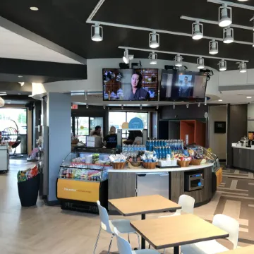 Tru by Hilton Cedar Rapids Westdale