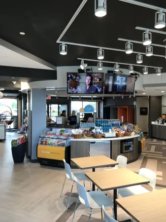 Tru by Hilton Cedar Rapids Westdale Отели рядом с достопримечательностью «Айламик Сентер оф Сидар-Рапидс»