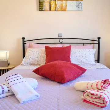 Cozy Flat on the Main Square, 10Min to the Sea
