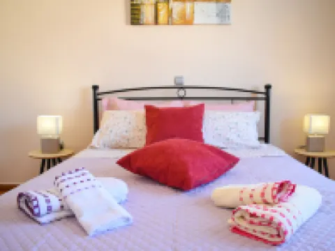 Cozy Flat on the Main Square, 10Min to the Sea