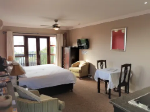 Crooked Tree Cottage