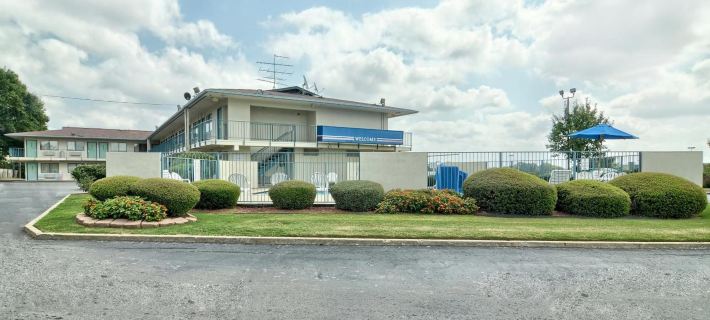 Skyline Inn Hotels in Conway