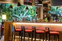 Ramada Hotel & Suites by Wyndham Noumea - С баром