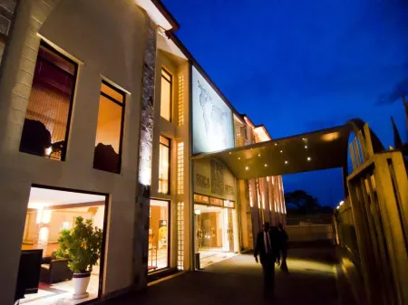 Roca Golf Hotel Отели в г. Нгагара