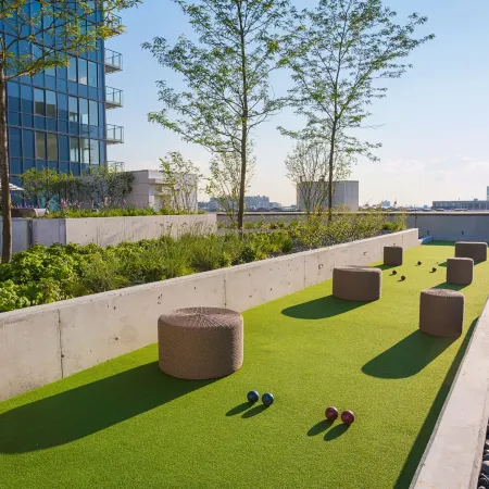 Level Chicago - Old Town