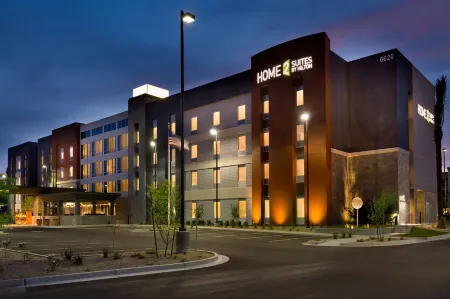 Home2 Suites by Hilton Phoenix - Glendale/Westgate Отели в г. Глендейл