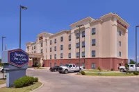 Hampton Inn & Suites Woodward فنادق في وودوارد