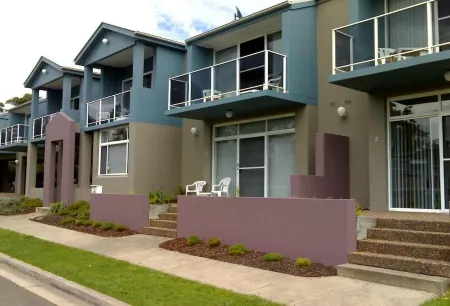 Aquarius Apartments Mollymook Отели в г. Моллимук