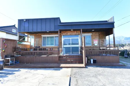 Sokcho Daemyung Pension Отели рядом с достопримечательностью «Biryong Falls»